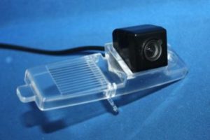 ハイエース バックモニター リアモニター後付けを素人がやってみた クリーニング４０３ ヨンマルサン