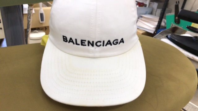 BALENCIAGA（バレンシアガ）のキャップの黄変抜きクリーニング