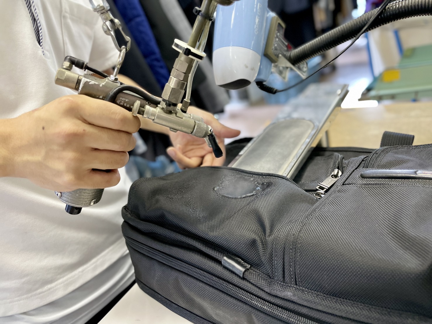 TUMIのビジネスバッグのクリーニングと撥水加工 クリーニング403（ヨンマルサン）