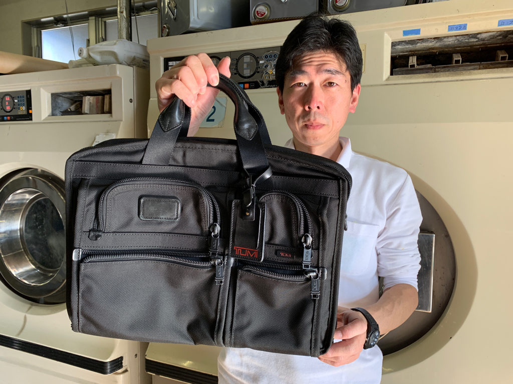 値下げしました❗️TUMI ボディバック-