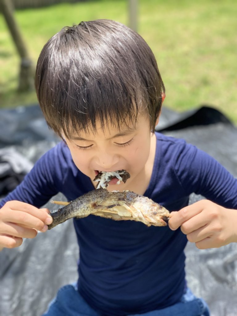 山梨県都留市で子供と一緒に釣り つかみ取りを楽しめる すげのレジャー クリーニング４０３ ヨンマルサン