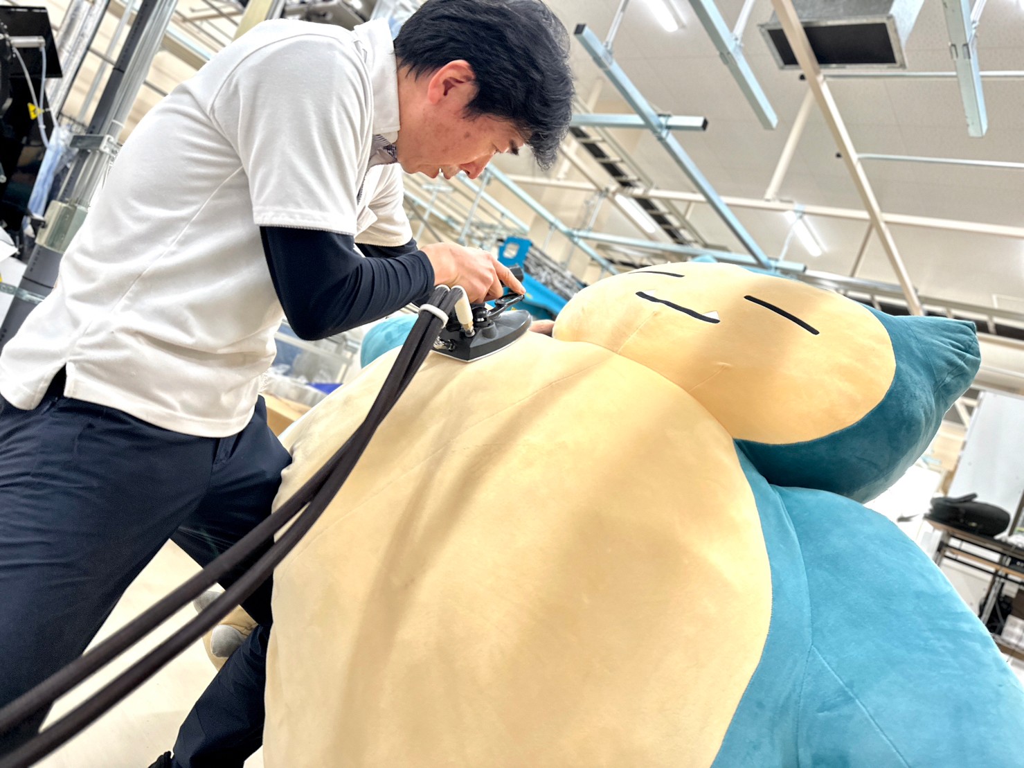 大きなカビゴンのぬいぐるみクリーニング | クリーニング403（ヨン