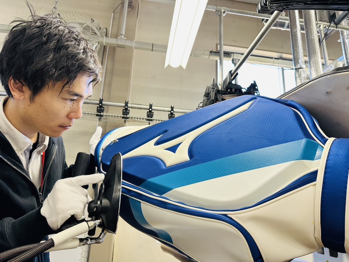 ゴルフのキャディバッグの黄変・シミ抜きを行いました 