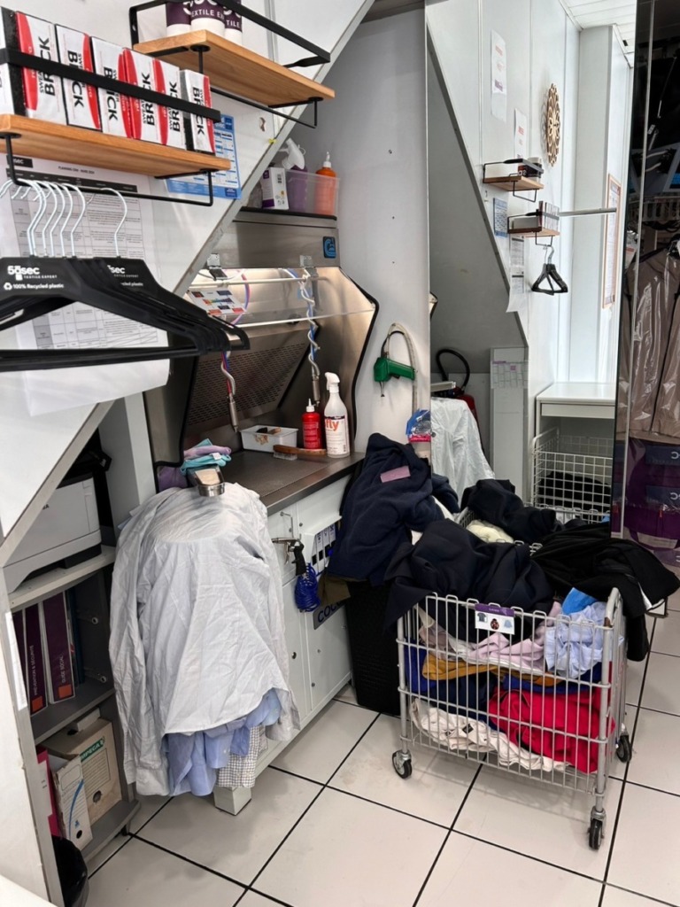 LINE_ALBUM_フランス_240410_11