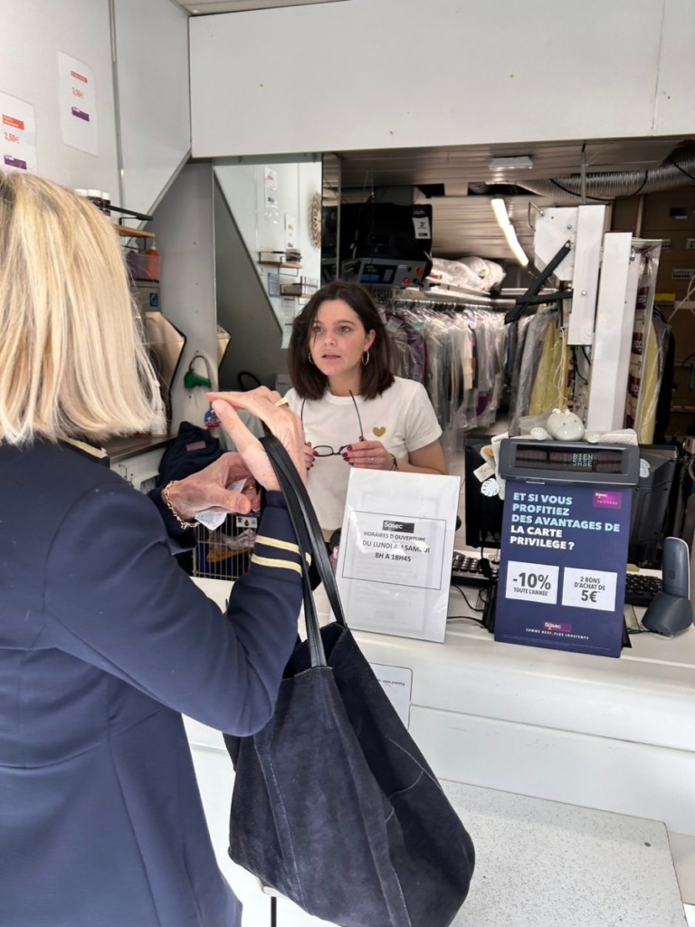 LINE_ALBUM_フランス_240410_12