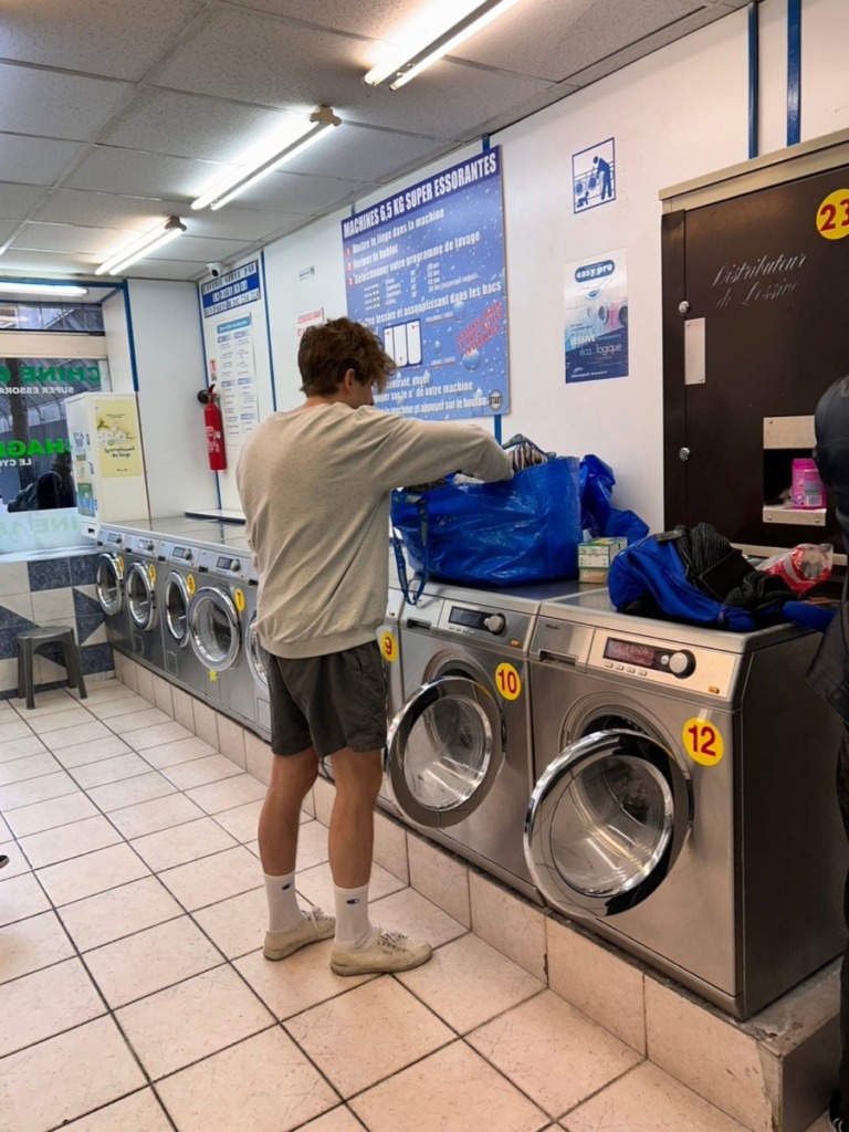 LINE_ALBUM_フランス_240410_15