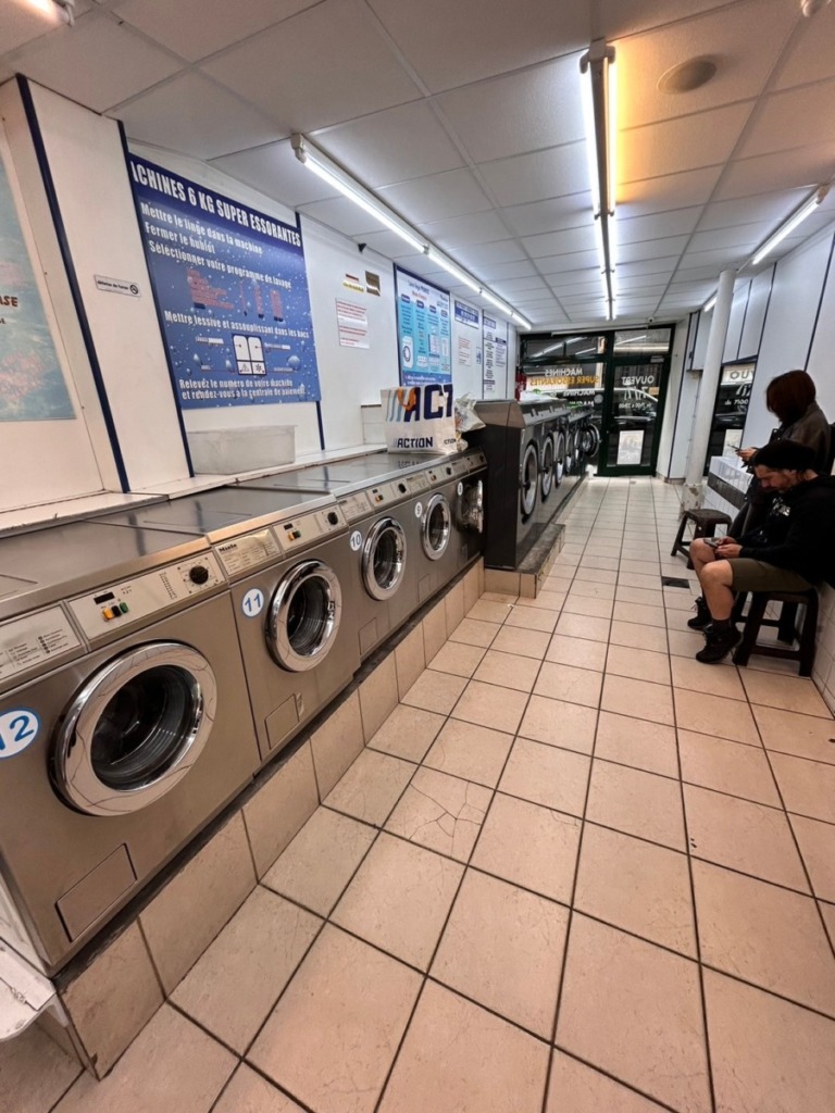 LINE_ALBUM_フランス_240410_18