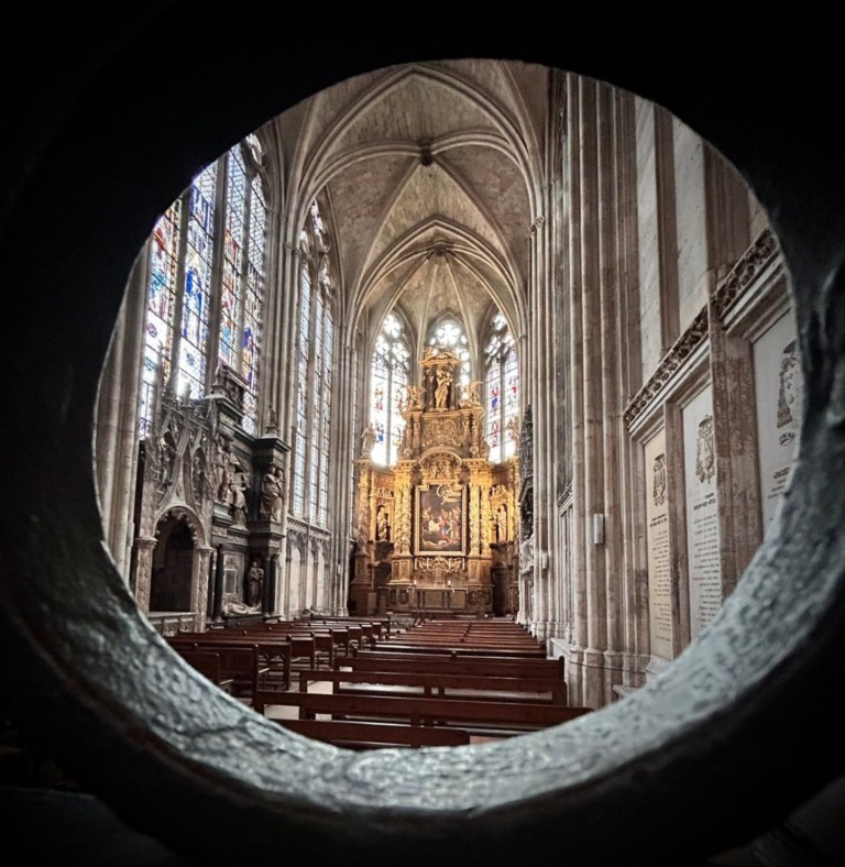 LINE_ALBUM_フランス_240410_24