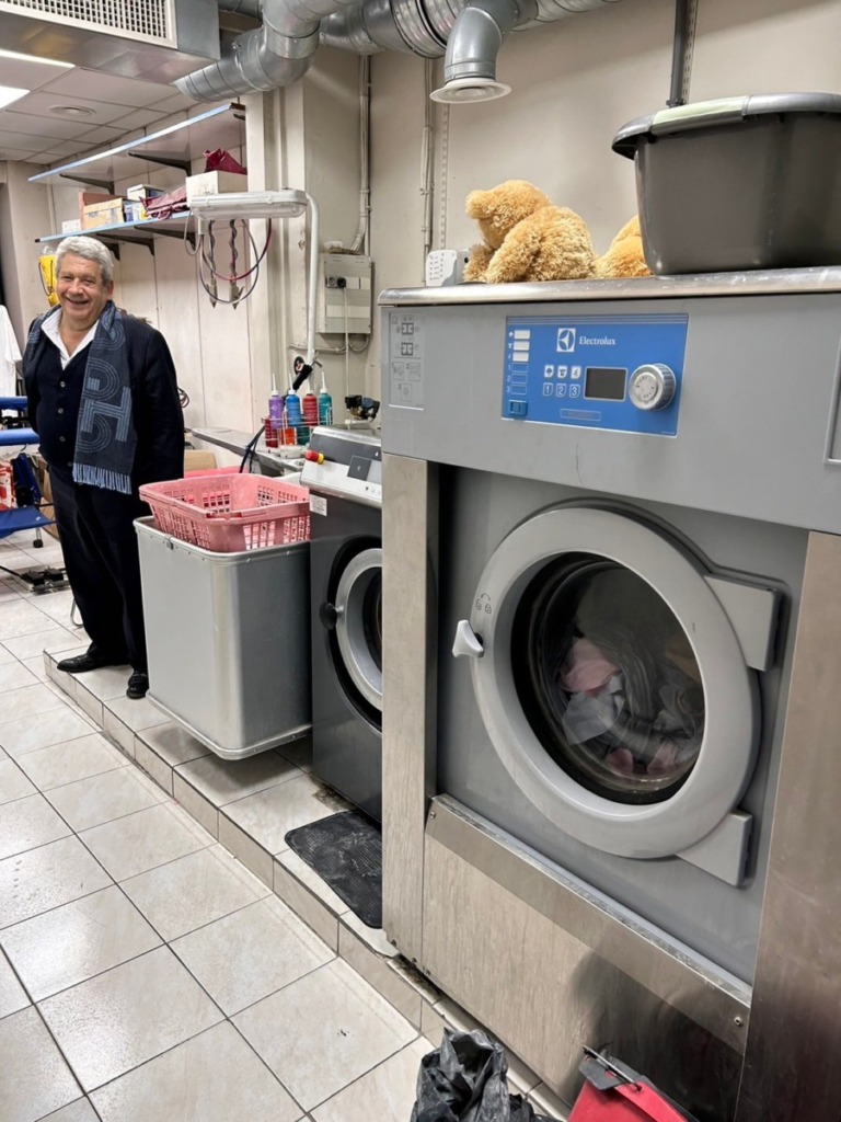 LINE_ALBUM_フランス_240410_5