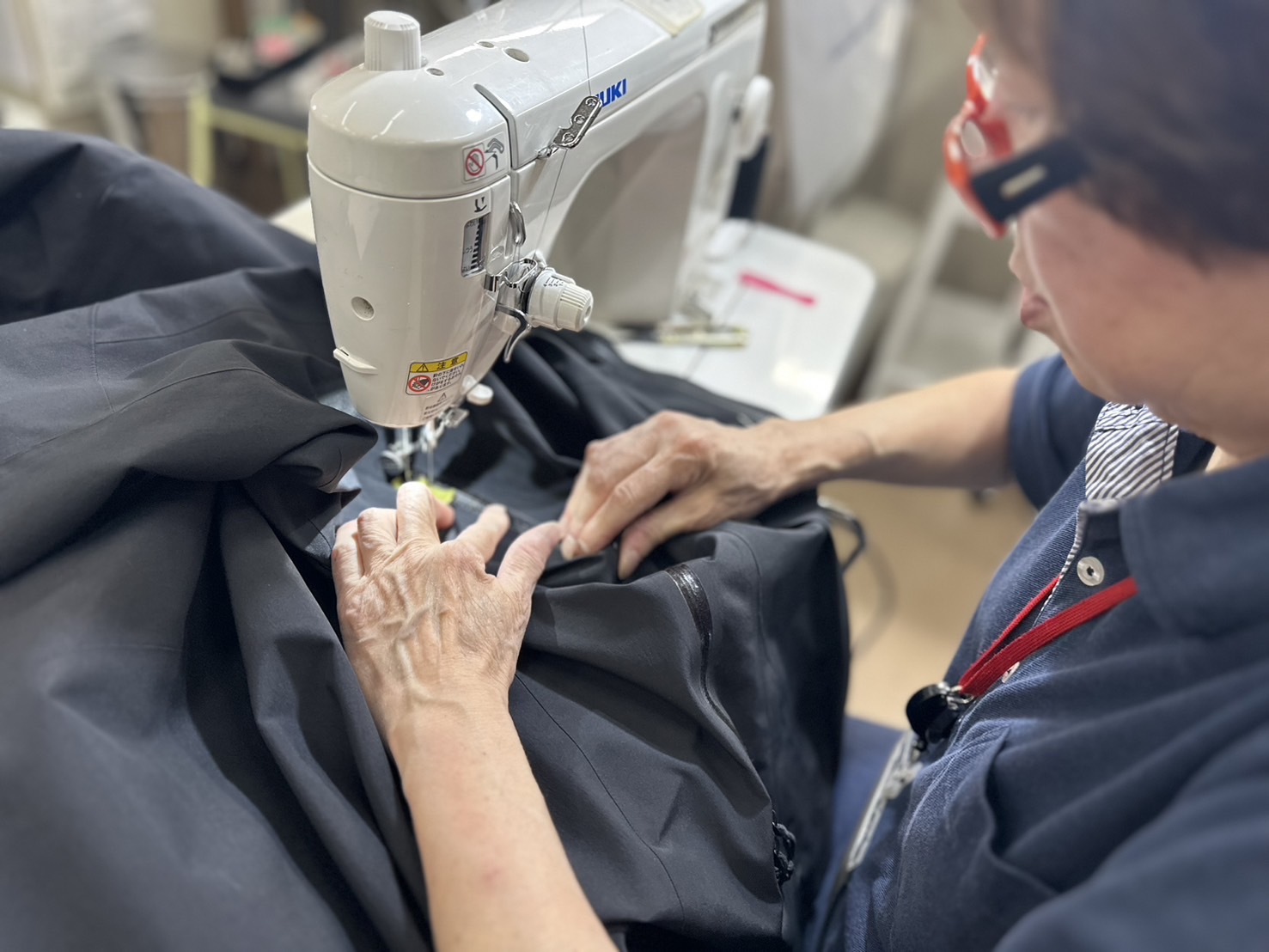 Arc'teryx ハードシェルジャケット止水ファスナー縫いつけ