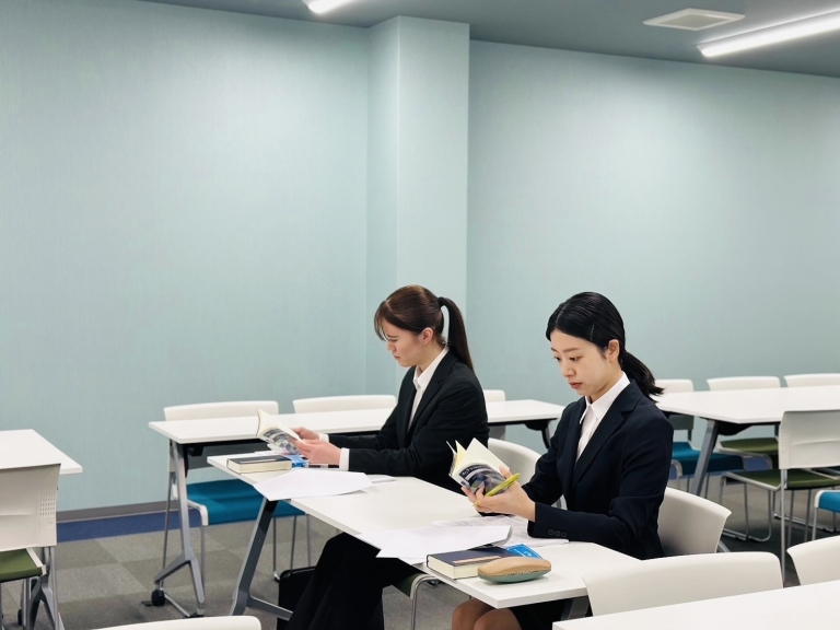 AD5271DE-77F2-4660-A7ED-61E2561346F1