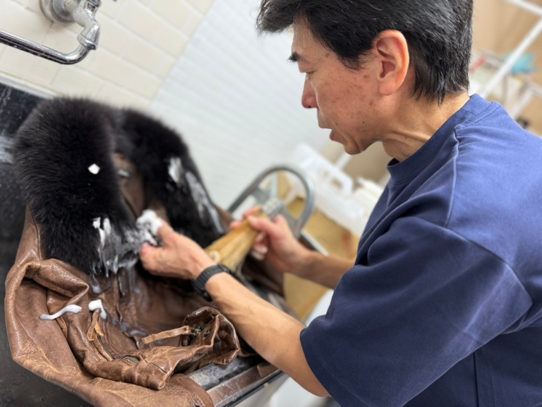 LINE_ALBUM_レザー_241111_1