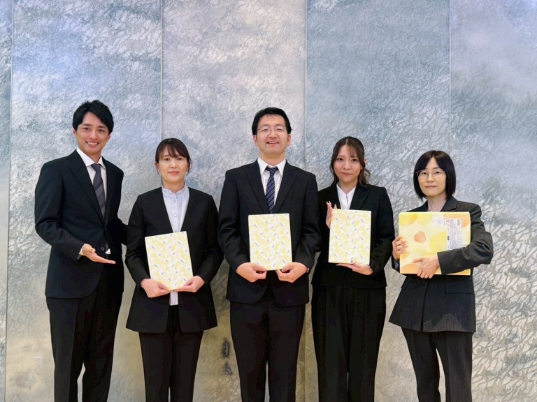 C7697C43-50E6-46F9-AA1C-7C3466B84330